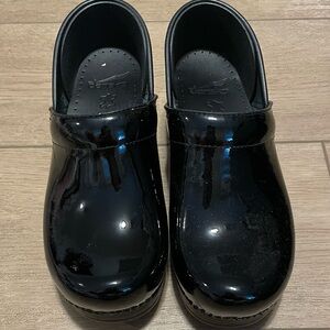 Dansko Black Patent Leather Clog. Size 38